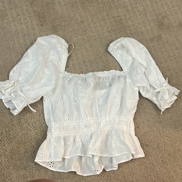 H&M eyelet crop top women’s medium white puff sleeves airy girly pretty - Picture 5 of 5